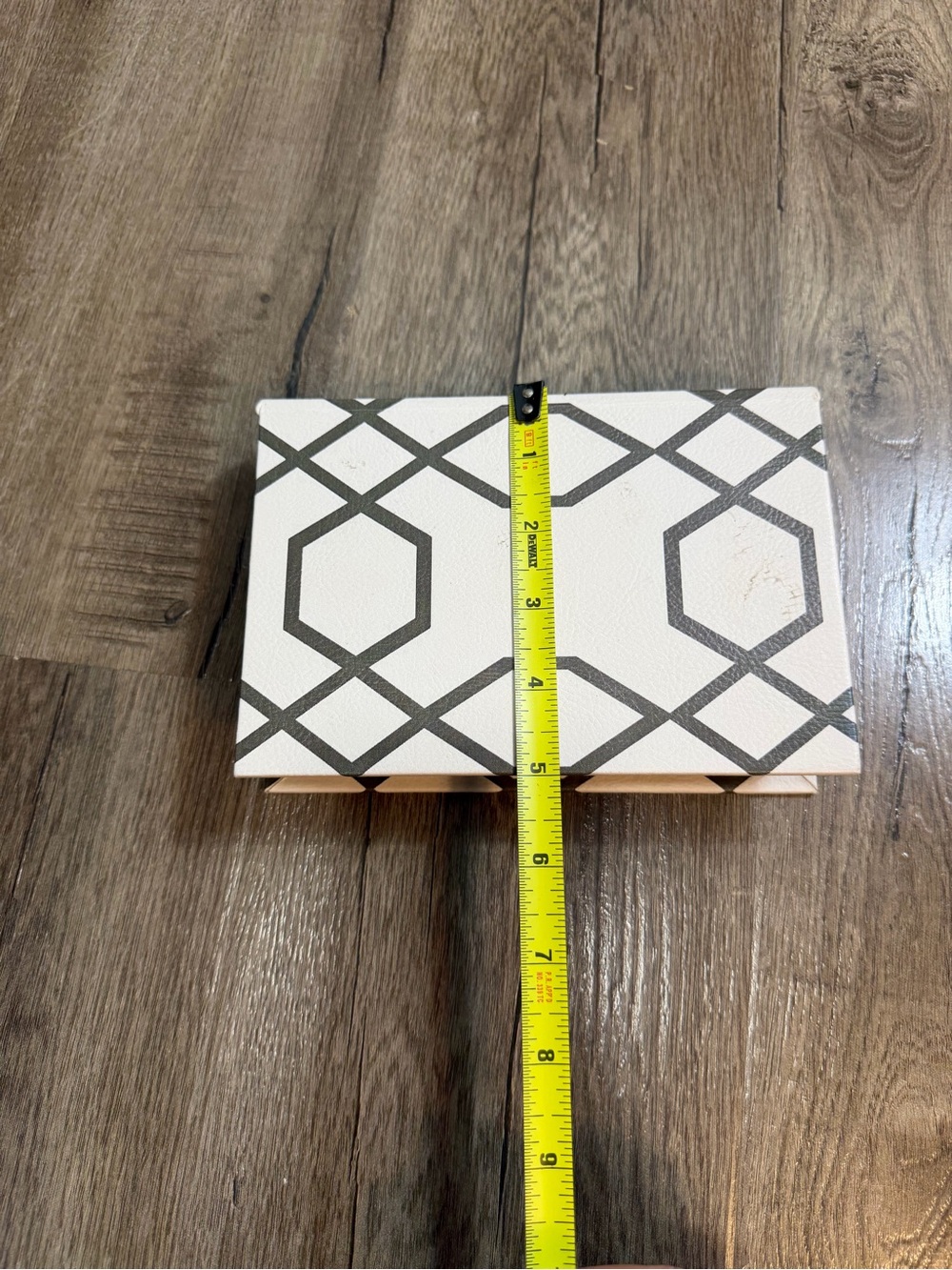 Geometric Pattern Small Box - Cream & Gray - Picture 5 of 5